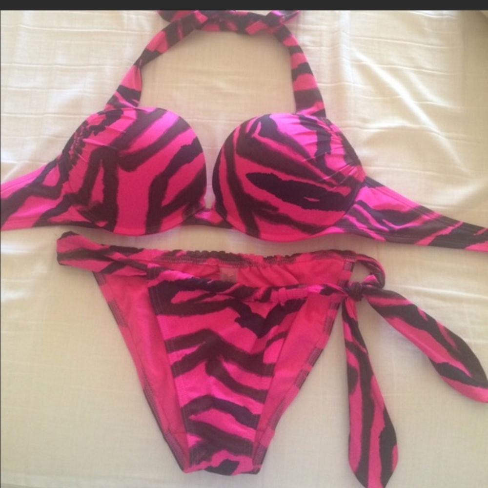 Two pieces bathing suit 👙